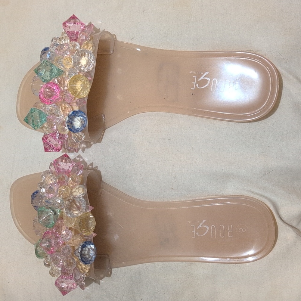 CORAL COLOR SANDAL WITH MANY COLORFUL RHINESTONES. SIZE 8, ROUGE HELIUM